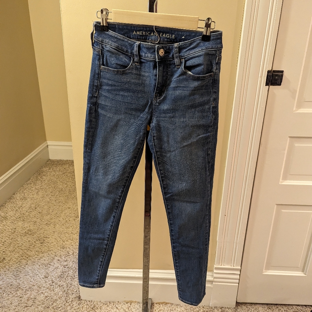 American Eagle light wash next level stretch skinny jeans size 2
